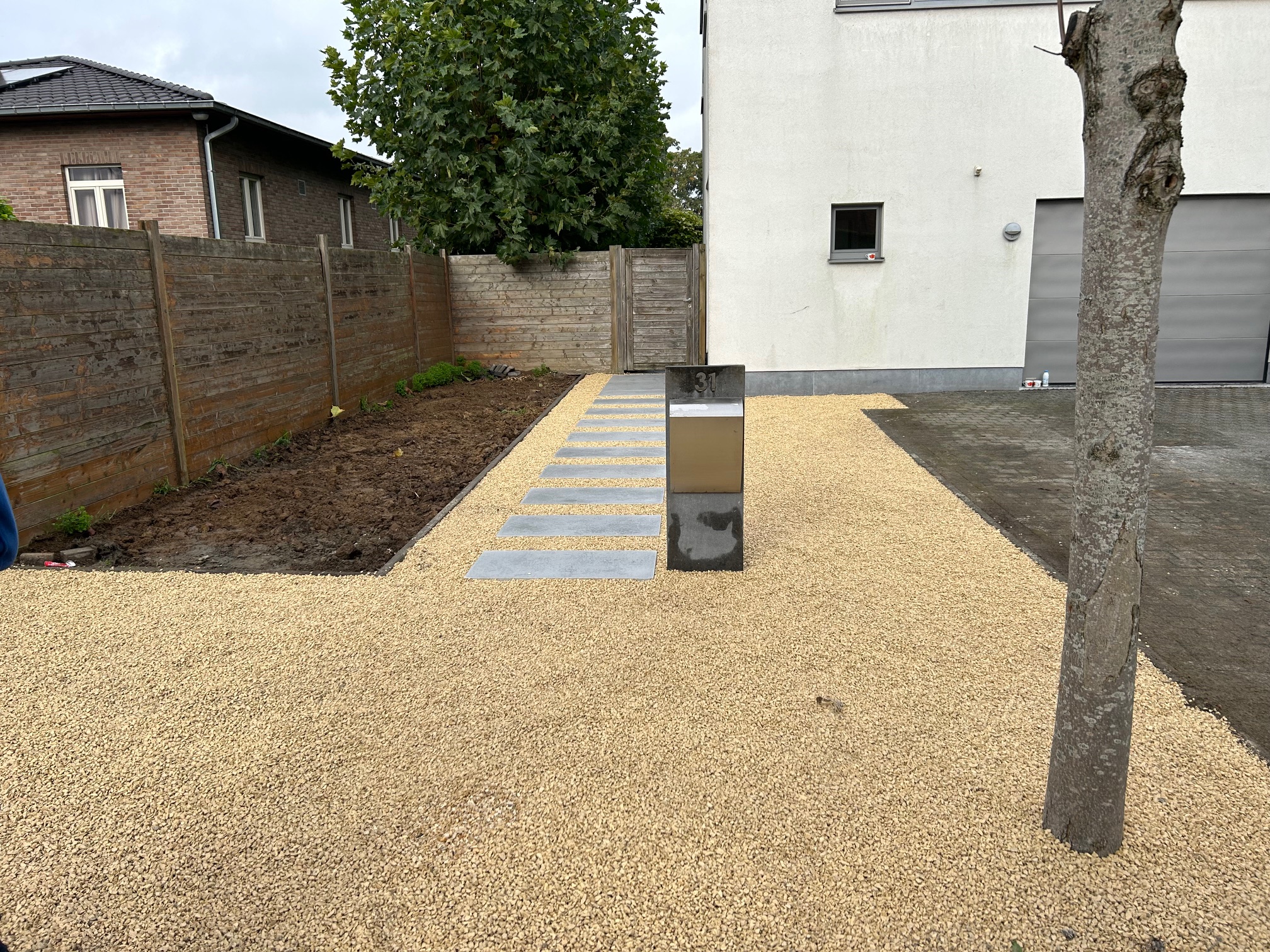 Oprit in grind aangelegd in grindmat (nidagravel)